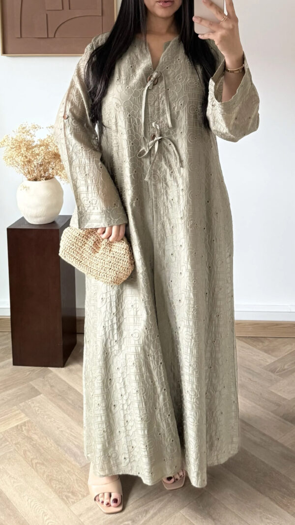Robe En Broderie