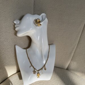 Collier Hwita
