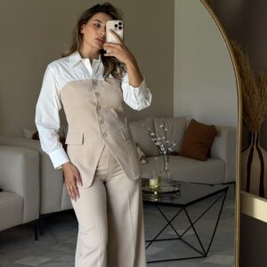 Tailleur Contrasté Élégance
