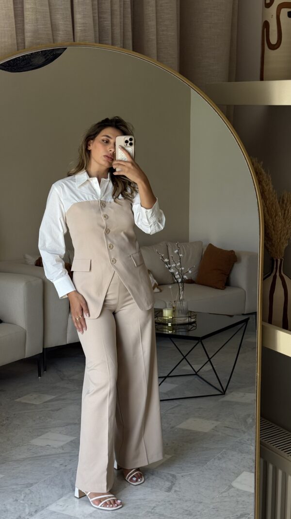 Tailleur Contrasté Élégance