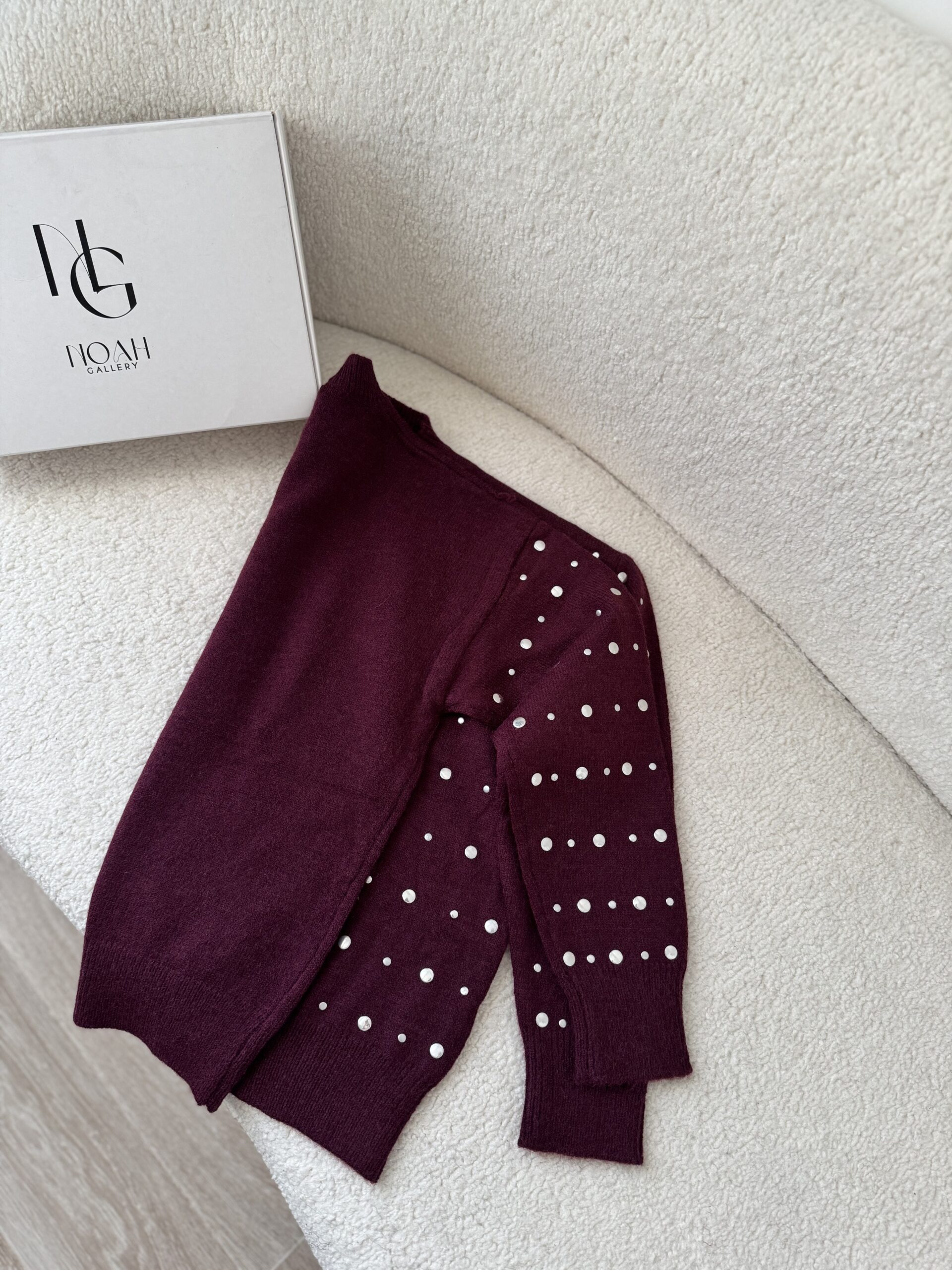 Pull Bordeaux Clouté – Image 5