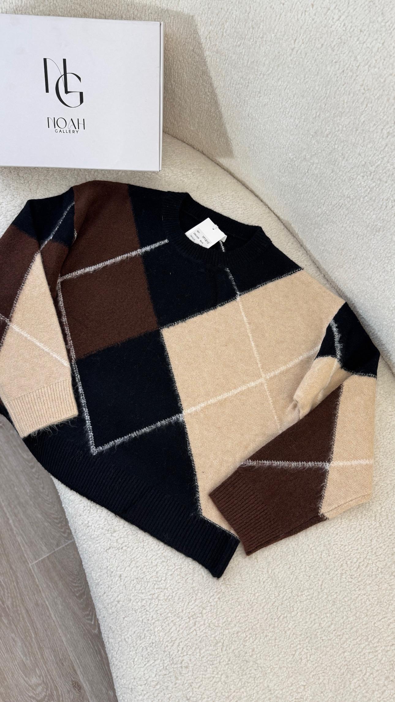 Pull Carré Chic – Image 3