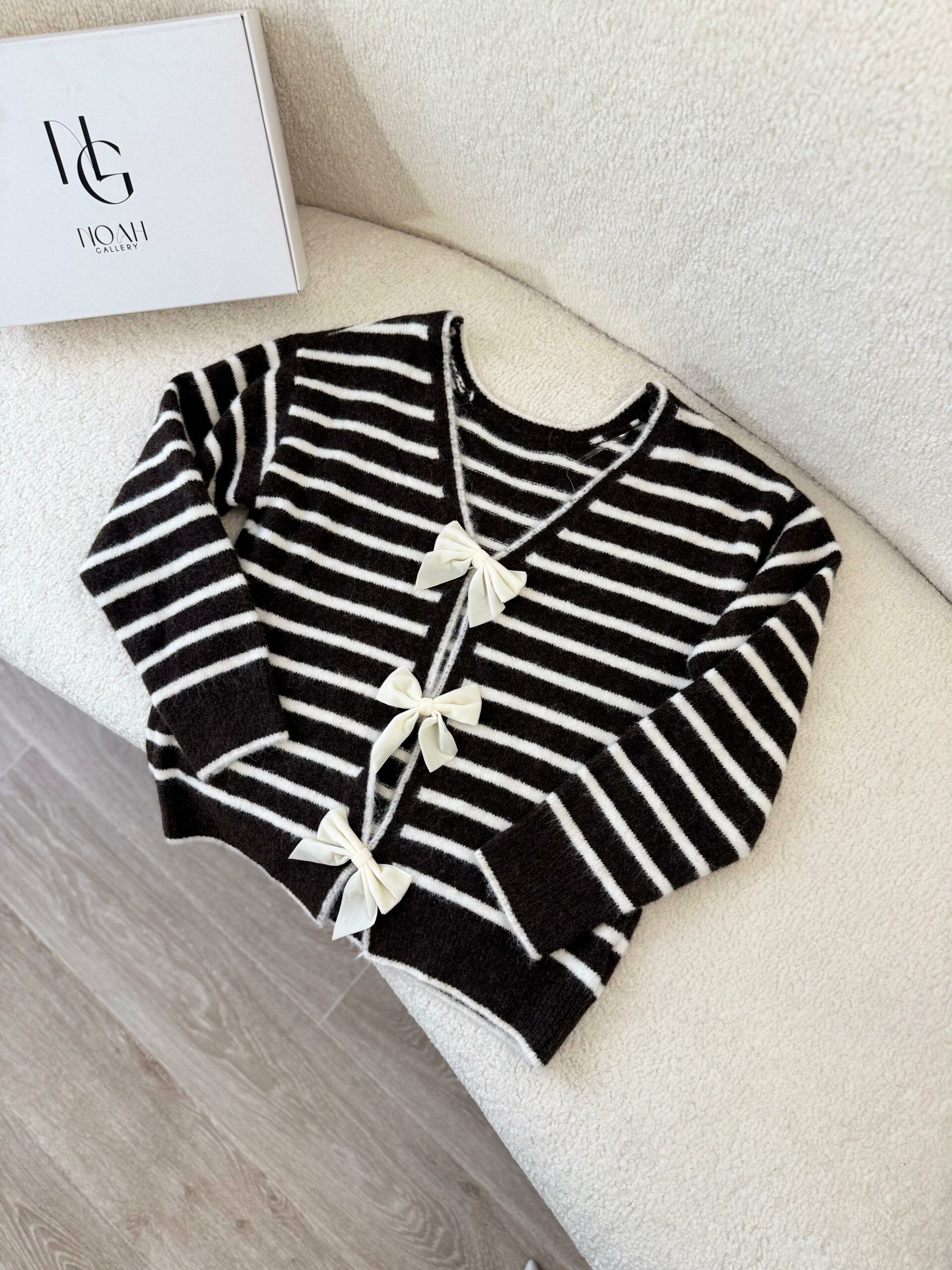 Pull Papillons Élégant – Image 3