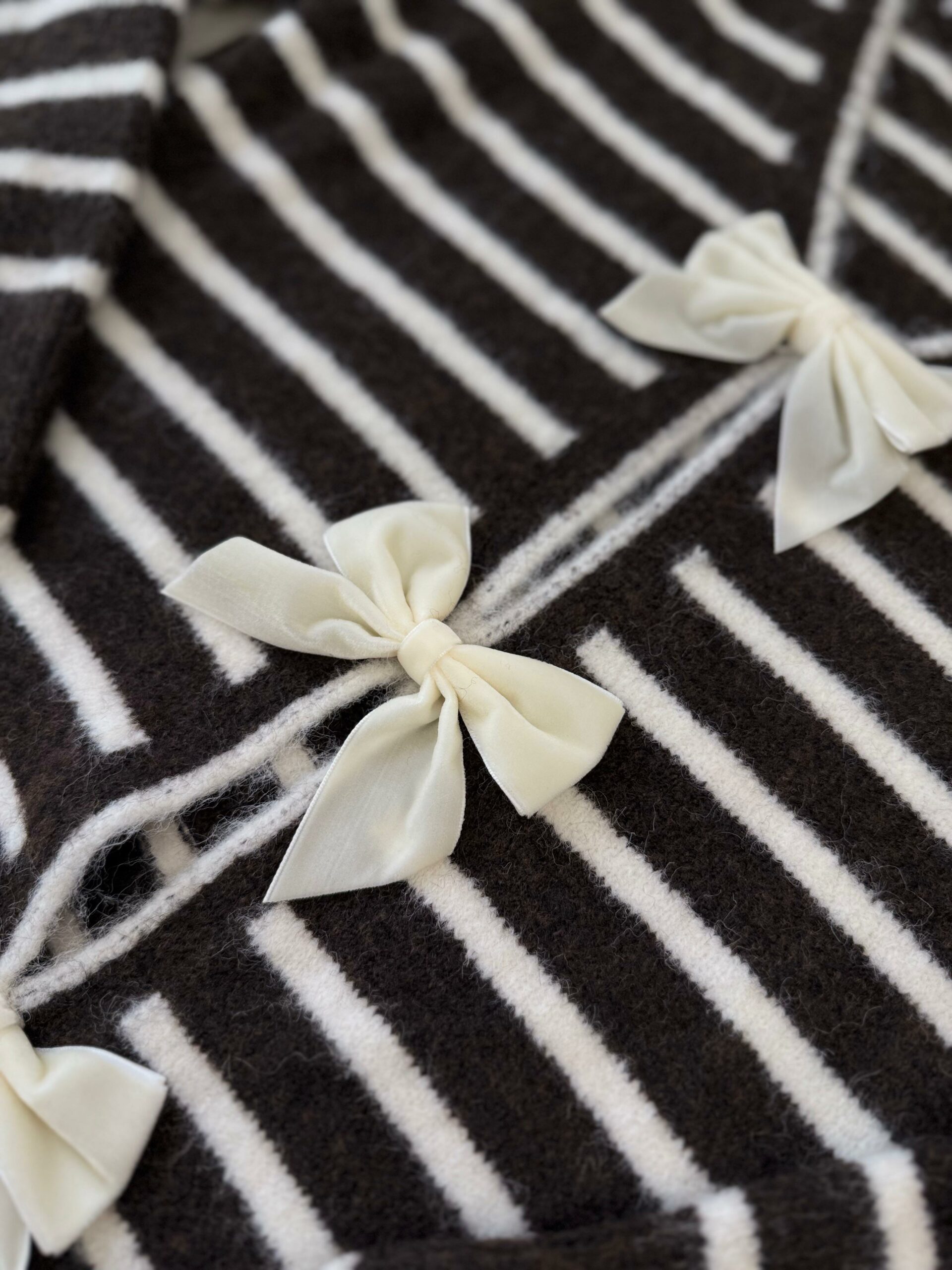 Pull Papillons Élégant – Image 4