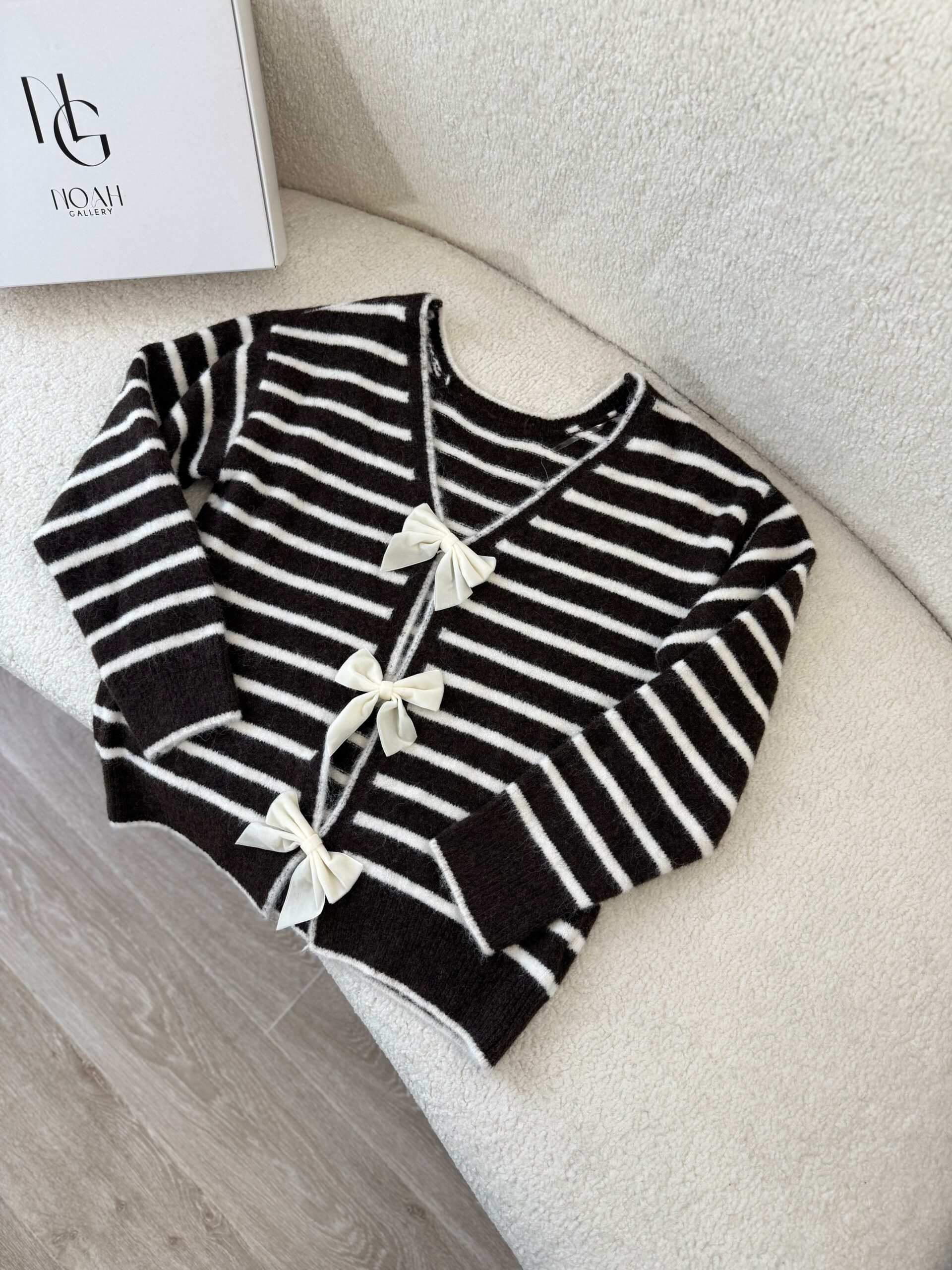 Pull Papillons Élégant – Image 2