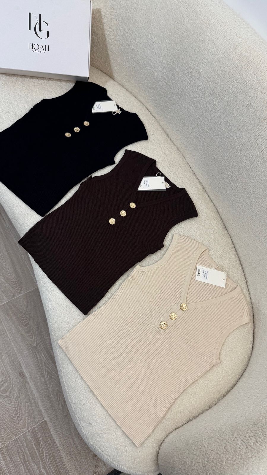 Débardeur Élégance Boutons Dorés