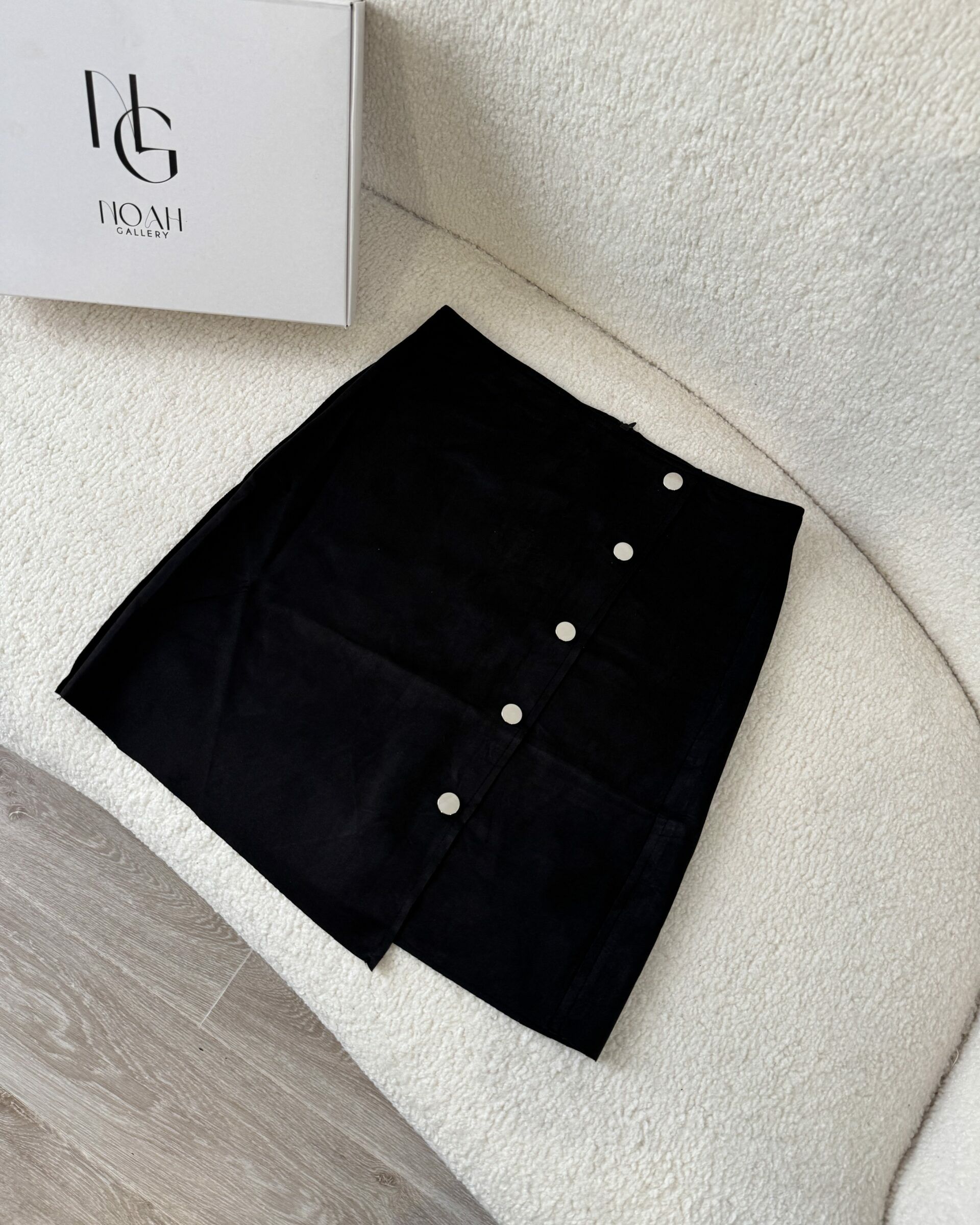 Petite Jupe Noire En Daim - NOAH