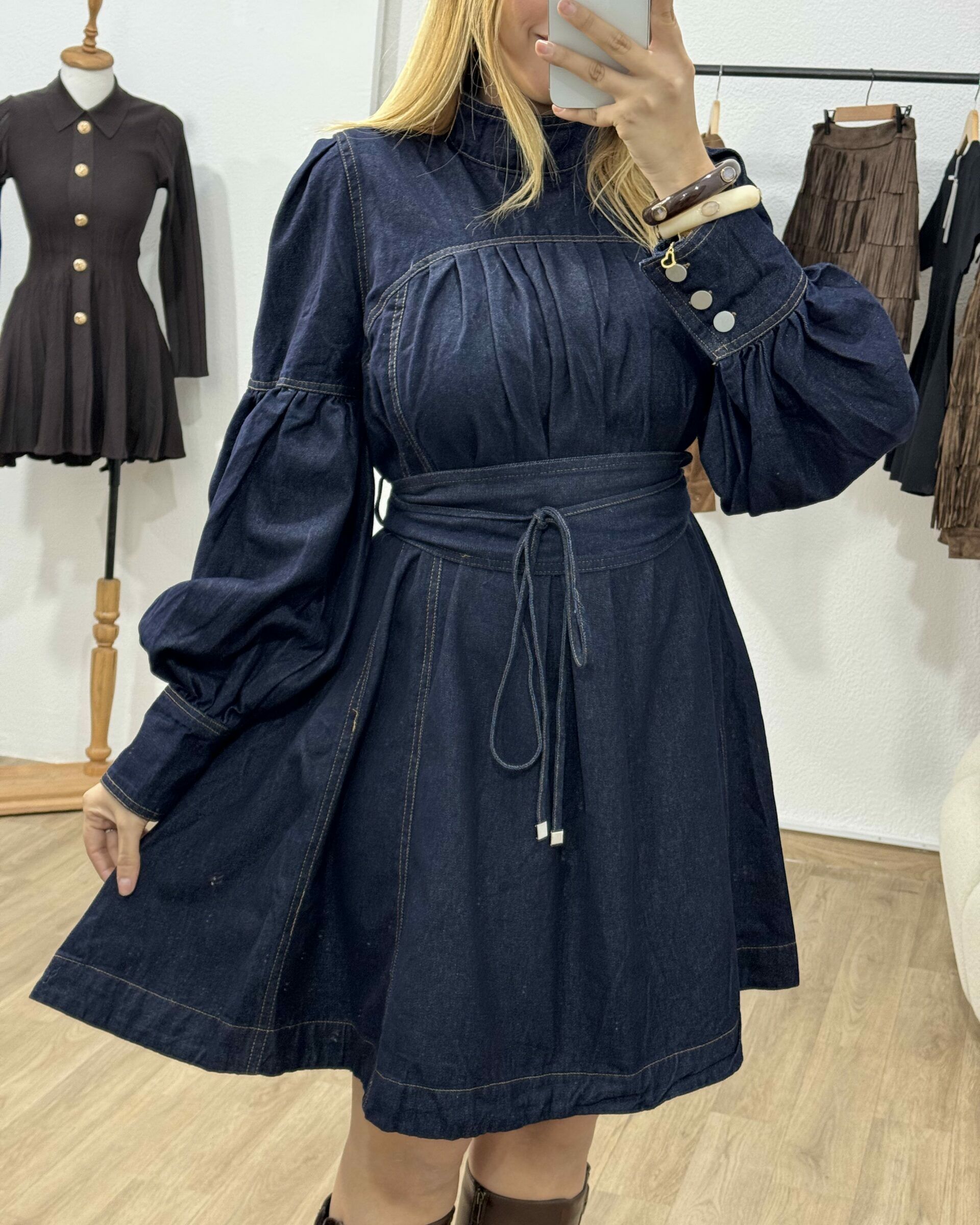 Robe Denim Élégance ceinturée - NOAH